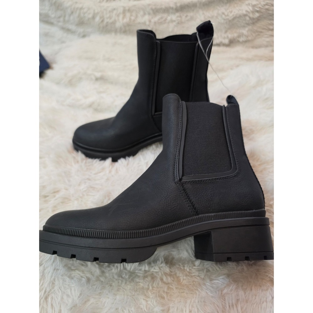 NWT Rocket Dog Iggie Black faux leather Chelsea Lug Sole Boots Women's Size 8.5